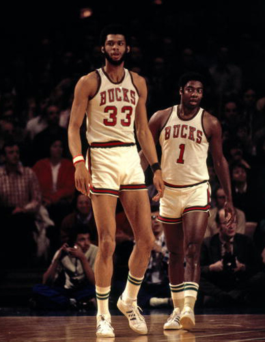 冠军收割机！梅西生涯48冠位居足坛历史头名，阿尔维斯第二（梅西48冠登顶足坛史上第一，阿尔维斯屈居第二）