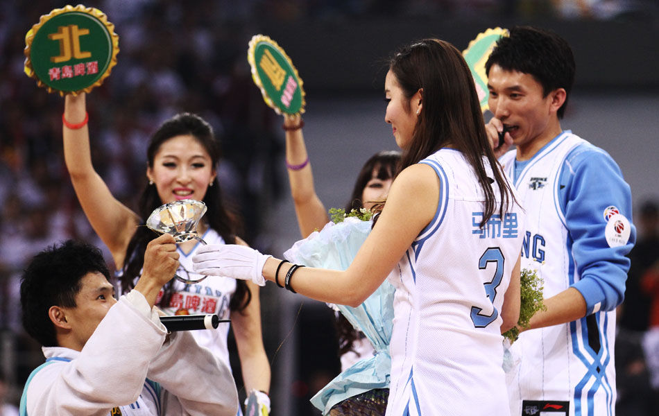 单换杨瀚森11号签！灰熊新秀沃德半场6中6得15分7板（杨瀚森11号签一换一？灰熊新秀沃德半场6投6中轰15分7篮板）