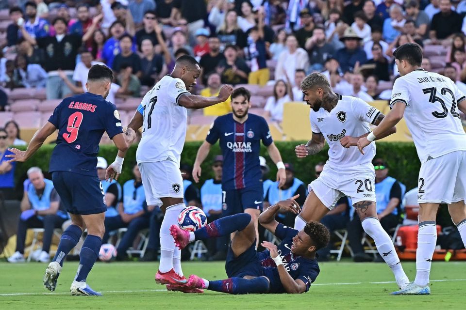 足球国足公布出征名单，多名主力如期入选（国足公布出征名单，多位主力顺利入选）