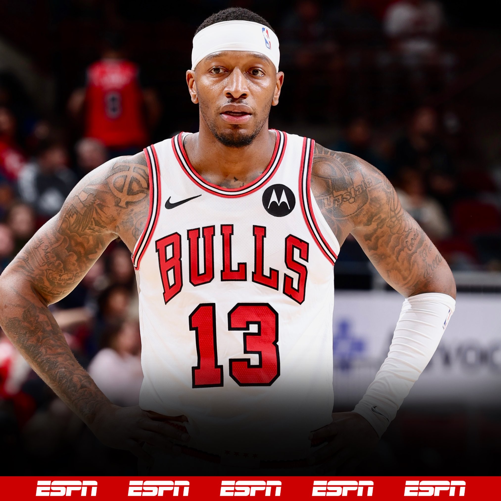 C罗在媒体评选的明年世界杯百大中高居第25！梅西仅第八！（媒体评选明年世界杯百大球星：C罗第25，梅西仅第8）