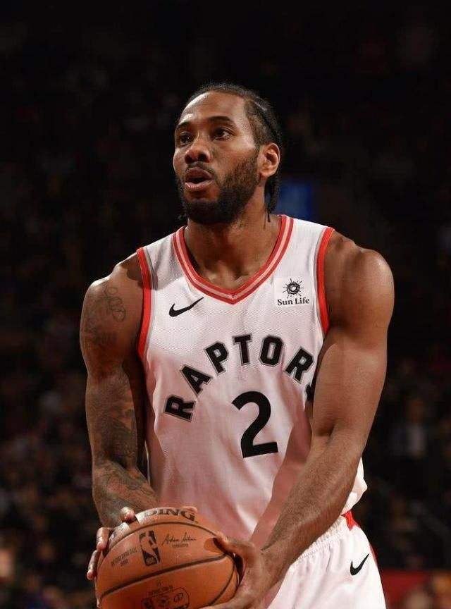 全市场：利物浦球迷一直在唱斯洛特之歌，用行动支持主教练（全市场：利物浦球迷以歌声力挺主帅斯洛特）