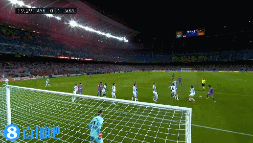 悉尼FC门将：在罗马尼亚输球就像一场葬礼，有人朝我扔东西（悉尼FC门将称在罗马尼亚客场失利仿佛参加葬礼，还遭球迷投掷物品）