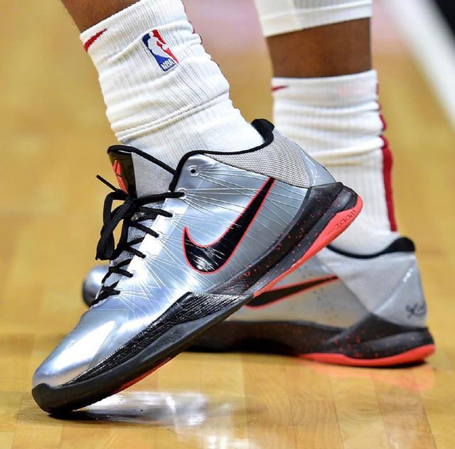 英超战报：亚当斯中圈吊门，勒菲传射，桑德兰3-2伯恩茅斯（英超赛况：亚当斯中圈吊射破门，勒菲一传一射，桑德兰3-2力克伯恩茅斯）