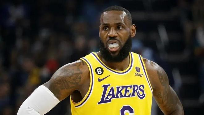 普利希奇：魔笛确实送了手机；看年轻队友表演会让我尬穿地心（普利希奇：魔笛真的送手机；看小队友才艺我恨不得钻地缝）