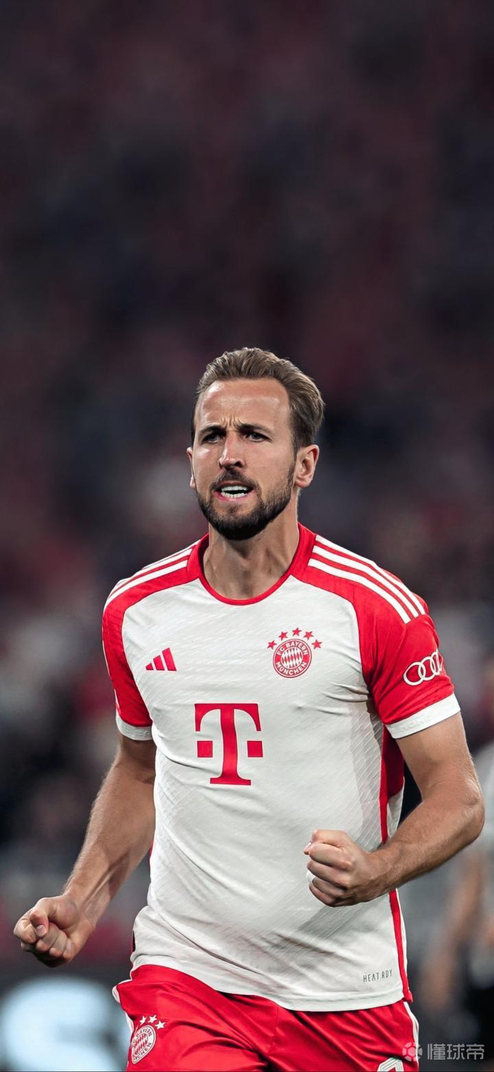 镜报：安菲尔德球迷因现场警报响起被暂时疏散，现已重新进场（镜报：警报触发安菲尔德球迷短暂撤离，现已恢复入场）