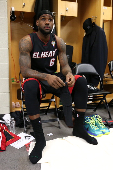 青岛西海岸晒视频：把口号带到诺坎普，老外喊“战斗青岛队”（青岛西海岸发布视频：口号响彻诺坎普，外国球迷高喊“青岛队，战斗！”）