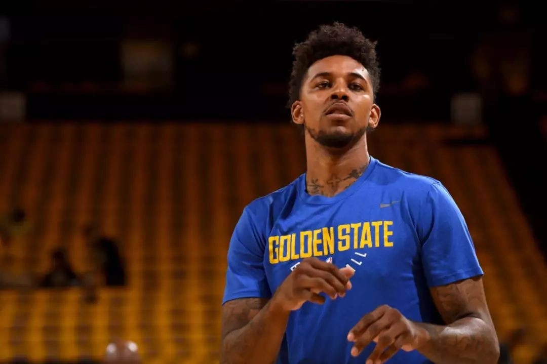 末节存在感有限！巴特勒11中6得到15分8篮板5助攻（末节影响力不足，巴特勒11投6中拿下15分8篮板5助攻）