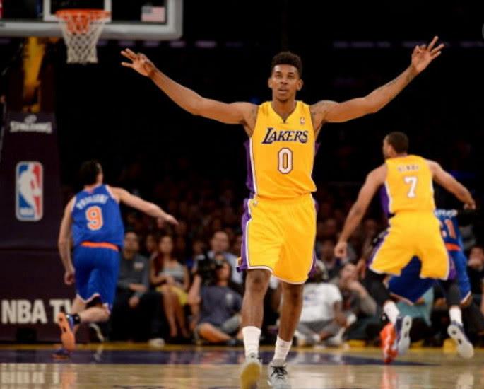 皇马更衣室失控！面临下课危机，欧冠踢曼城是最后机会（皇马更衣室风波升级，主帅帅位告急，欧冠战曼城成最后一搏）