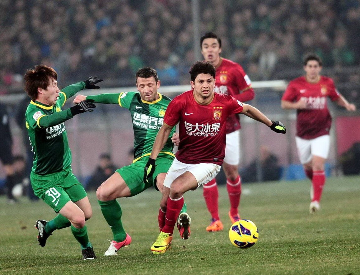 记者：曼联有意阿贾克斯17岁中场乔西-莫基奥（记者称曼联盯上阿贾克斯17岁中场新星乔西-莫基奥）