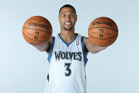 暖心，身患横纹肌肉瘤的河南队小球迷收到王上源送的签名球衣（王上源赠签名球衣 温暖河南队患横纹肌肉瘤小球迷）