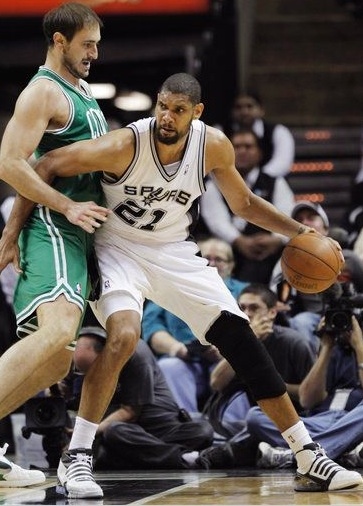 凯尔特人胜猛龙赢下卡位战！5连胜+12战10胜 无塔图姆升东部第3（无塔图姆凯尔特人擒猛龙拿下卡位战：豪取5连胜、近12场10胜升至东部第3）