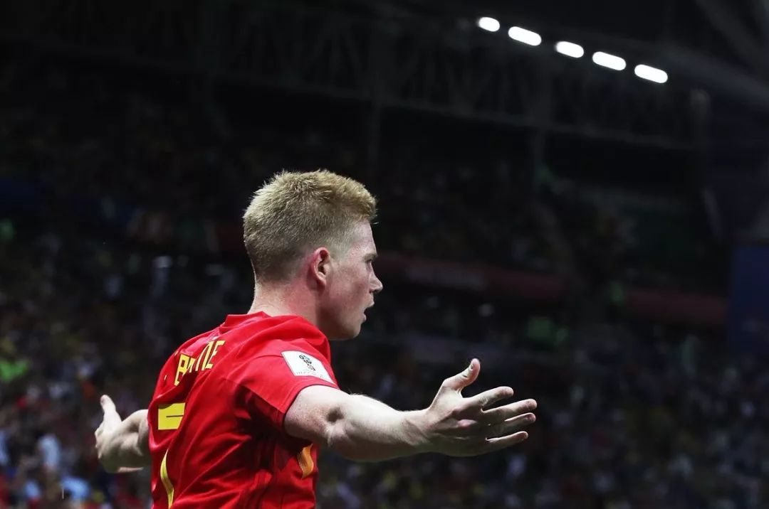 5场比赛打进5球，凯恩当选拜仁10月最佳球员（5战5球，凯恩荣膺拜仁10月最佳球员）