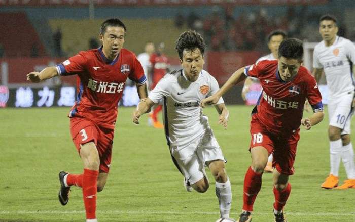 TA：皇马寻求引进后卫和中场；他们愿听取对罗德里戈的报价（TA：皇马寻求补强后卫与中场，同时对罗德里戈报价持开放态度）