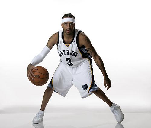 2025年世界女排联赛半决赛，意大利3-0战胜波兰，凭借进攻和网口优势强势夺冠。（2025世界女排联赛半决赛：意大利直落三局击败波兰，凭强势进攻与网口优势最终夺冠）